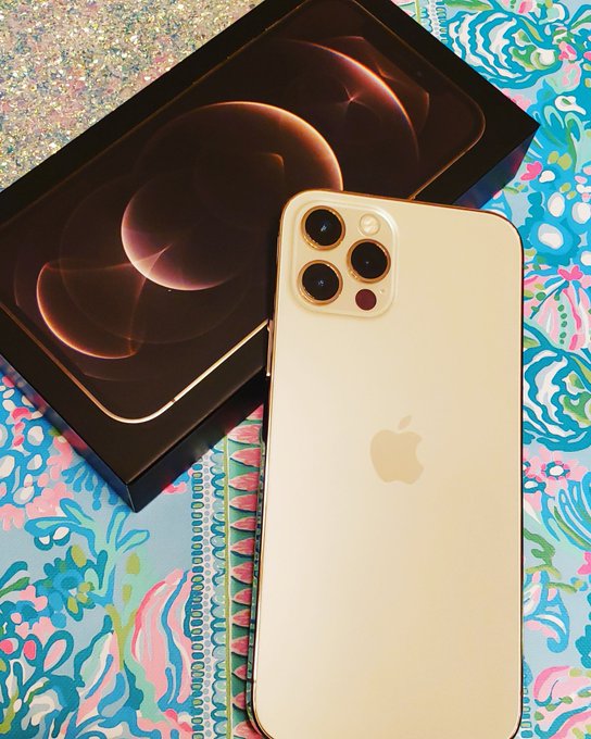 It took me a long time, but I'm finally joining the cult of #iPhone https://t.co/YHmNskZ4t1<a href="/tag/iphone"class="tags"><span>#iphone</span></a>