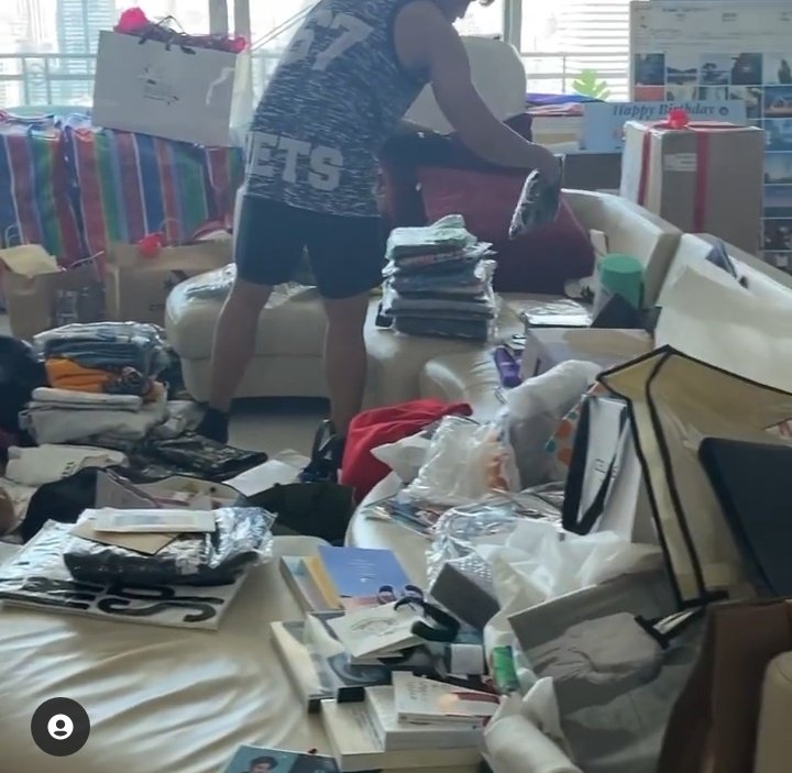 Fyi, it is almost like U shaped sofa, with the longer edge on the right side. Bright sat in front of the sofa edge that facing the balcony while PKik sat on the part of the sofa that facing the TV.