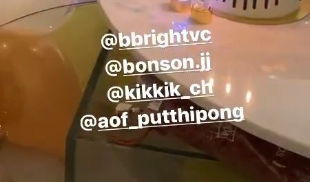 Look at those tags.  they purposely tagged each other like "ONLY US HERE" even though they didn't show each other's face. Like what's the point of tagging when they weren't in the frame? Esp PAof, he rarely tagged people if the person wasn't in the frame. So weird. 