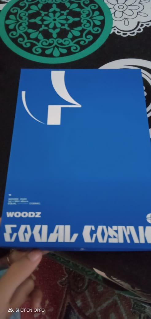 Saripull2's tweet photo. Kali aja ad yang minat djual album woodz cosmicmasih komplit ada posternya  190 nego😁😁😁 https://t.co/kkMo01u6VF