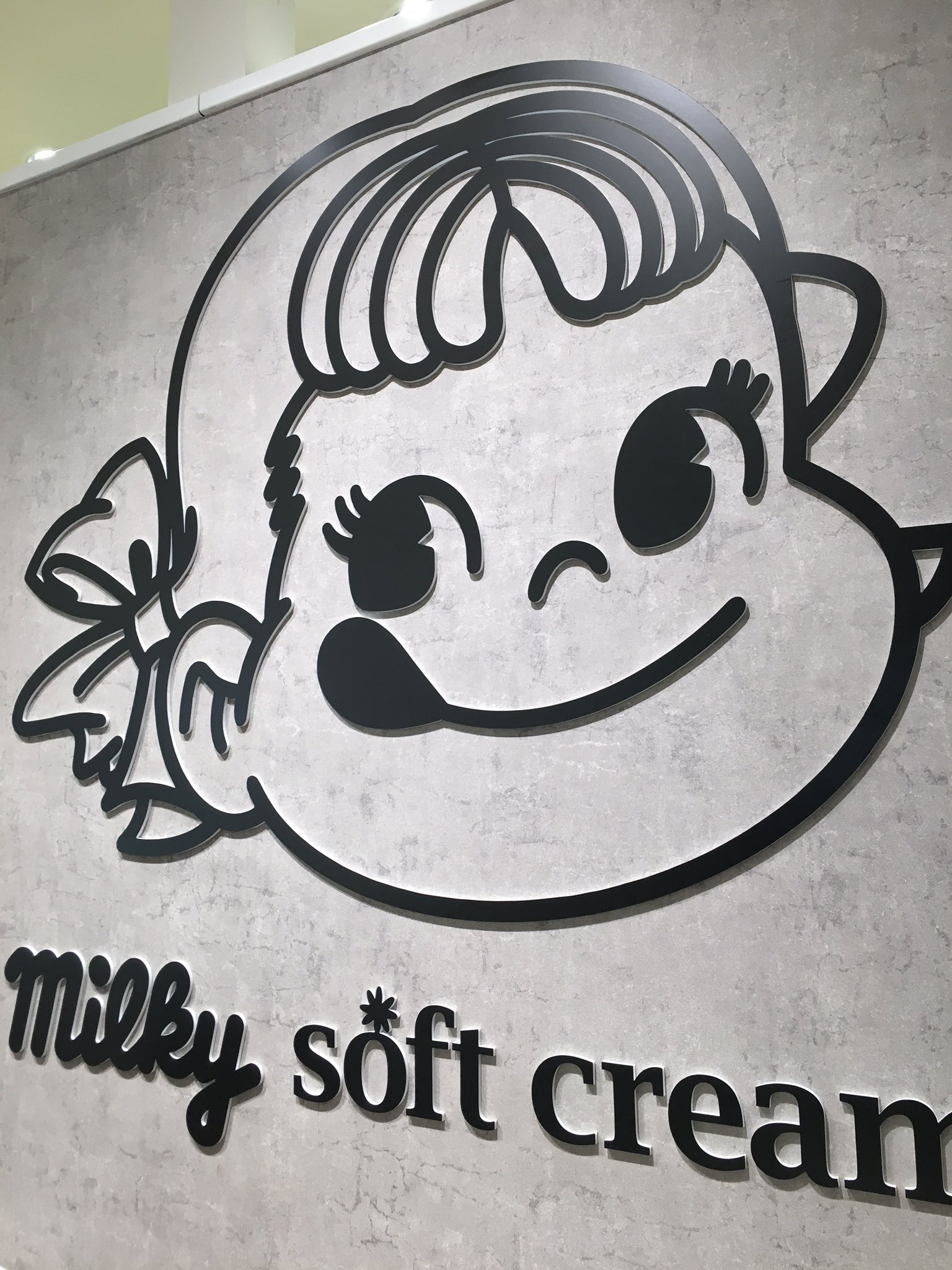 Kotox2 ペコちゃんのソフトクリーム屋さん スプーンもペコちゃんで かわいい お味は まさにミルキー おいしいー 不二家 ミルキーソフトクリーム T Co U4x1rypgmc Twitter
