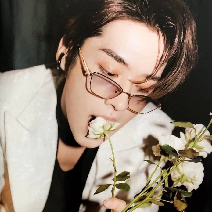 imagine minho with long hair