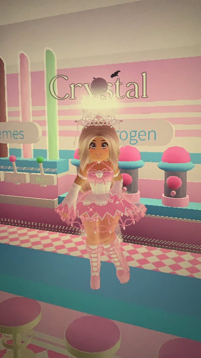 royalhighloverr's tweet photo. OFFER FOR VAL 2020 HALO OR LIGHT HALO (or any higher teir halo):
halloween 2020 halo
entire s.e set
30,000 diamonds
dear dollie heels
star frost skirt
butterfly heels
accessories
i can add
#royalehightrading #royalhigh #roblox #halo #halooffer #valentinesday2020halo #haloforhalo https://t.co/VaiBWQaVM6