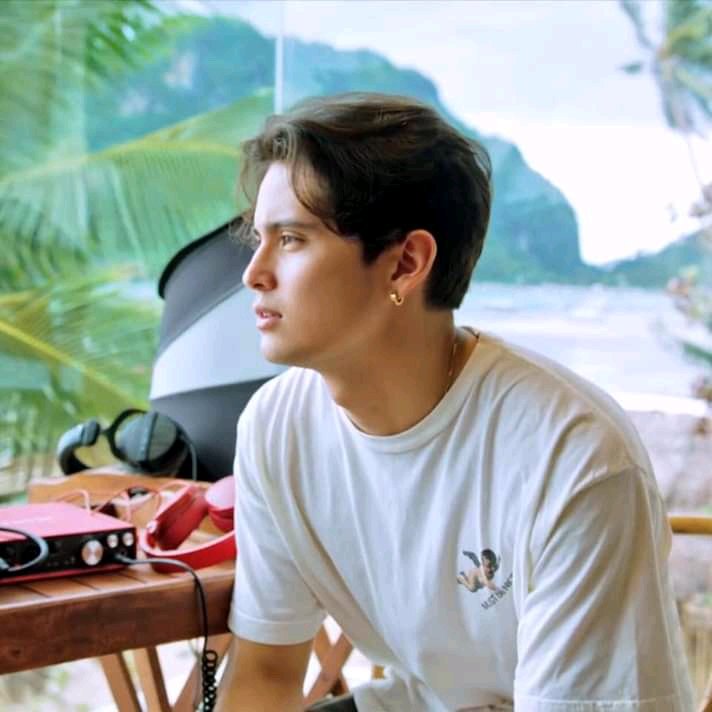 bumbumdine's tweet photo. PUTANGINA NG VISUAL NI JAMES REID https://t.co/K4Vv0bB5MT