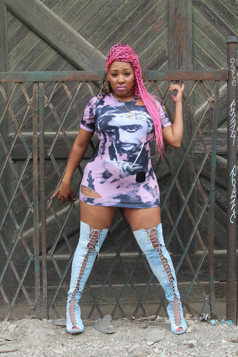 AlonnaDeVille's tweet photo. I THOUGHT A REGULAR CHICK SAID SOMETHING #imextraordinary https://t.co/64G4fdRSYZ