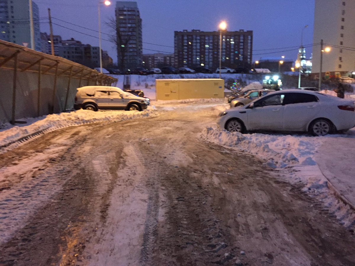 <a href="/admgel/">Администрация Железнодорожного ВГР</a> Придомовая территория МКД убрана от снега силами дворника и спецтехники.