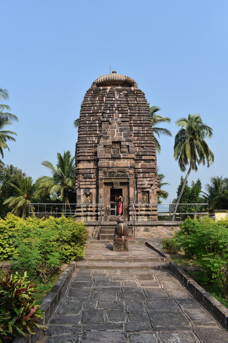 Mukhalingam (  https://goo.gl/maps/ArsXgnNs3ZsZw7SH7 ) is a village panchayat in Srikakulam district of AP, and is home to a group of three Śiva temples - Madhukeswara, Someswara, Bhimeswara - which have been variously dated by historians from late eighth century to early eleventh century CE.
