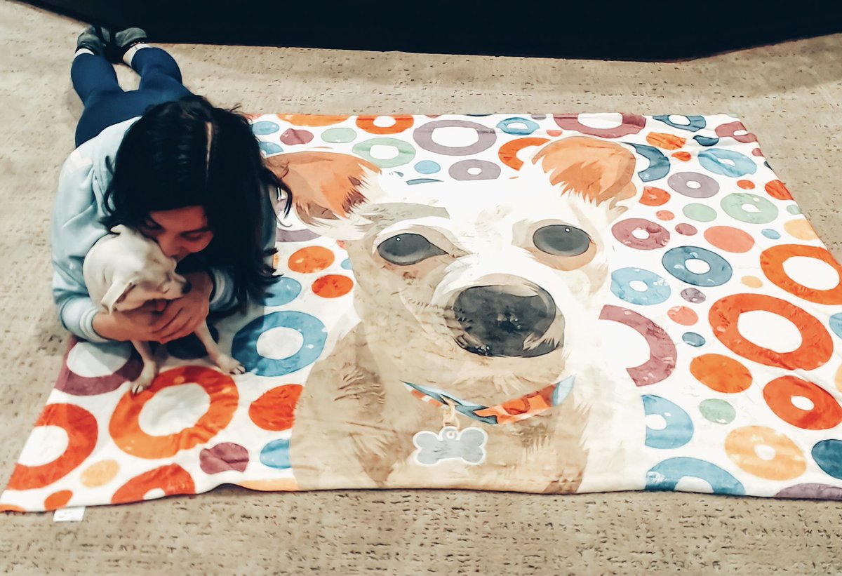 BeccaBTalksTV's tweet photo. very few things (if anything) are better than a blanket with my little Angel’s face on it 🧡 thank you #petcanva https://t.co/gSpxlgH5xS https://t.co/1LpFE4Cx2c