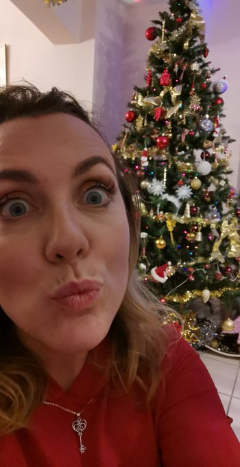 J'esp&egrave;re que vous avez pass&eacute; un tr&egrave;s joyeux No&euml;l mes chocos, vous avez eu quoi comme cadeaux !? 🎄🎁🎅💖 #MerryChristmas<a href="/tag/merrychristmas"class="tags"><span>#merrychristmas</span></a><a href="/tag/santa"class="tags"><span>#santa</span></a><a href="/tag/cadeaudenoel"class="tags"><span>#cadeaudenoel</span></a>