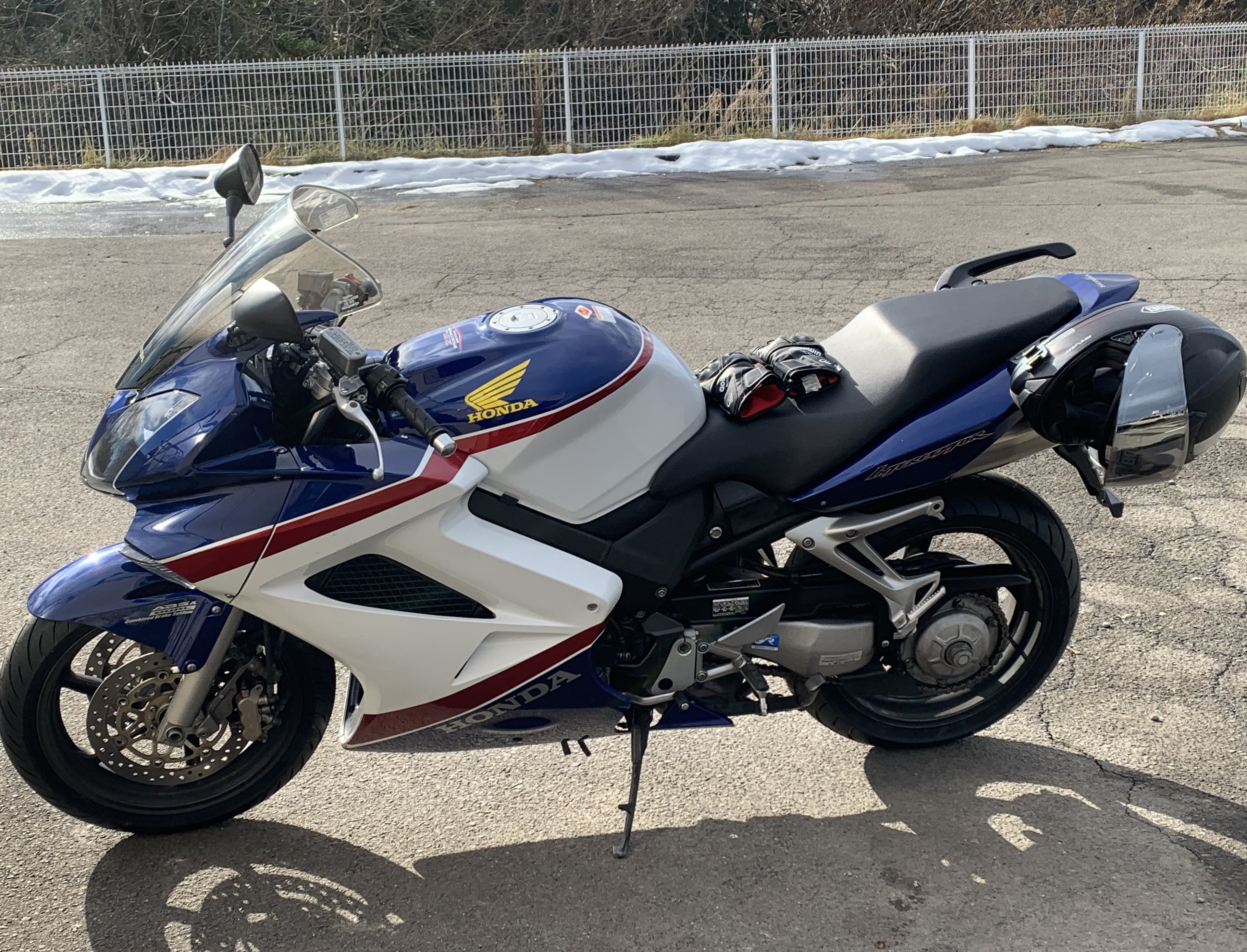 イボンヌ只野 Vfr800 Special Rc46 2 に乗りかえました V型4気筒 Vtec プロアーム 2本出しセンターアップマフラー トリコロールカラー ロマンの塊 Vfr Vfr800 Honda バイク乗りと繋がりたい T Co Fixka8jdxj Twitter