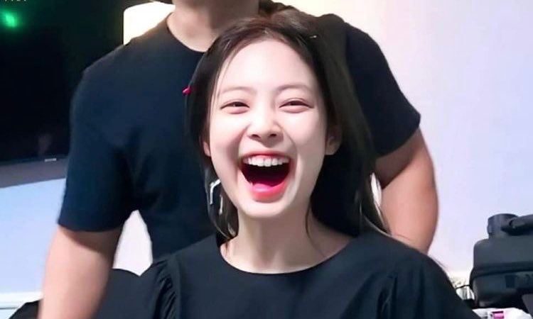 JENNIE KIM AND HER GUMMY SMILE A THREAD: