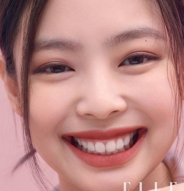 JENNIE KIM AND HER GUMMY SMILE A THREAD: