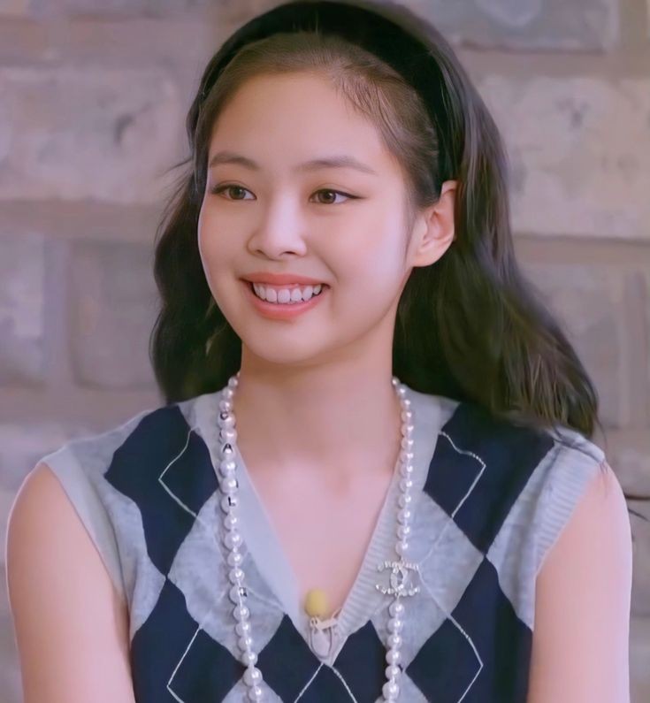 JENNIE KIM AND HER GUMMY SMILE A THREAD: