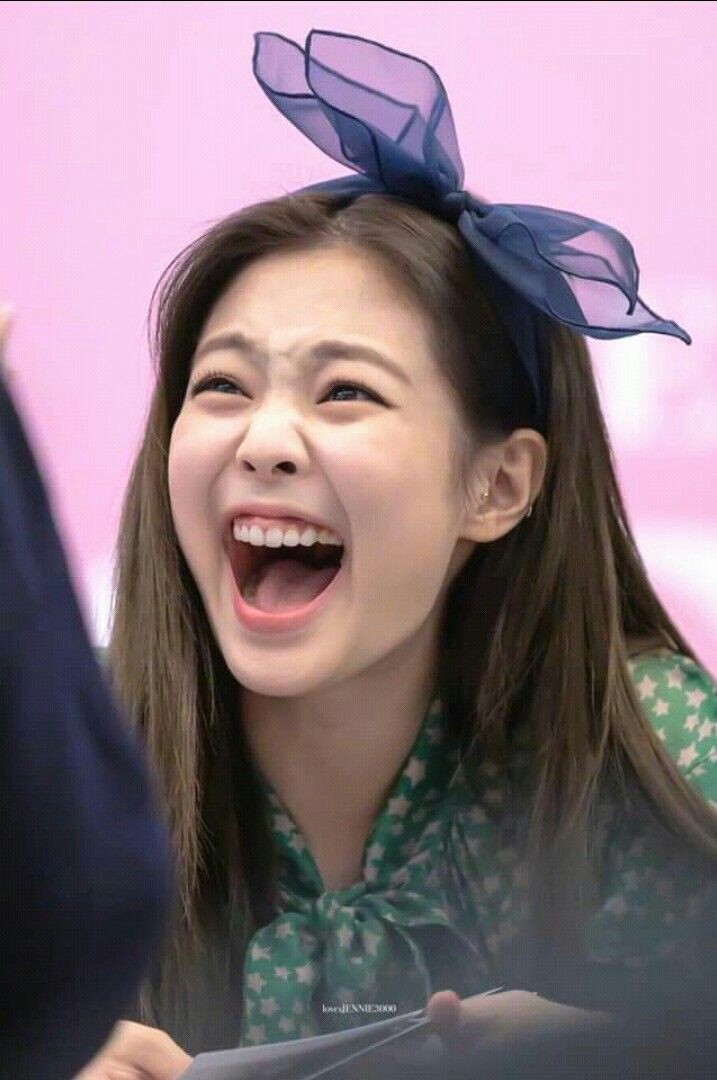 JENNIE KIM AND HER GUMMY SMILE A THREAD: