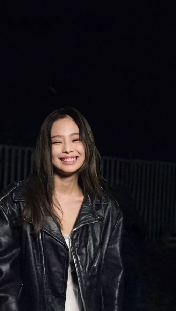 JENNIE KIM AND HER GUMMY SMILE A THREAD: