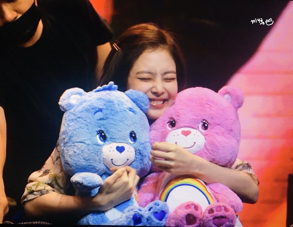 JENNIE KIM AND HER GUMMY SMILE A THREAD: