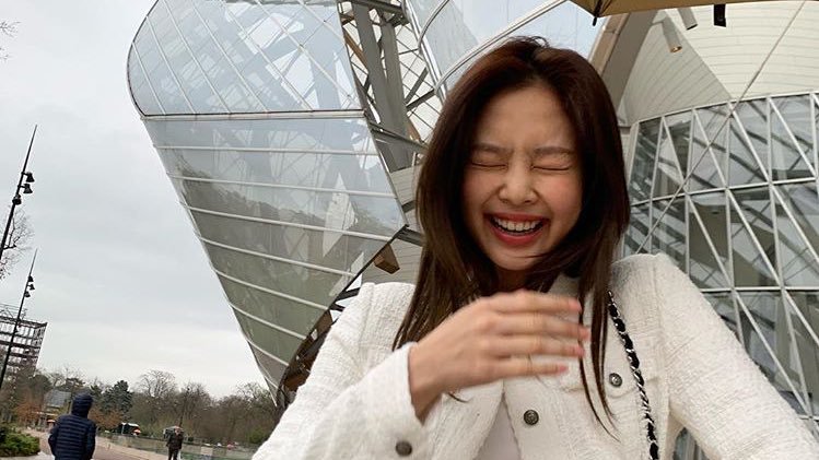 JENNIE KIM AND HER GUMMY SMILE A THREAD: