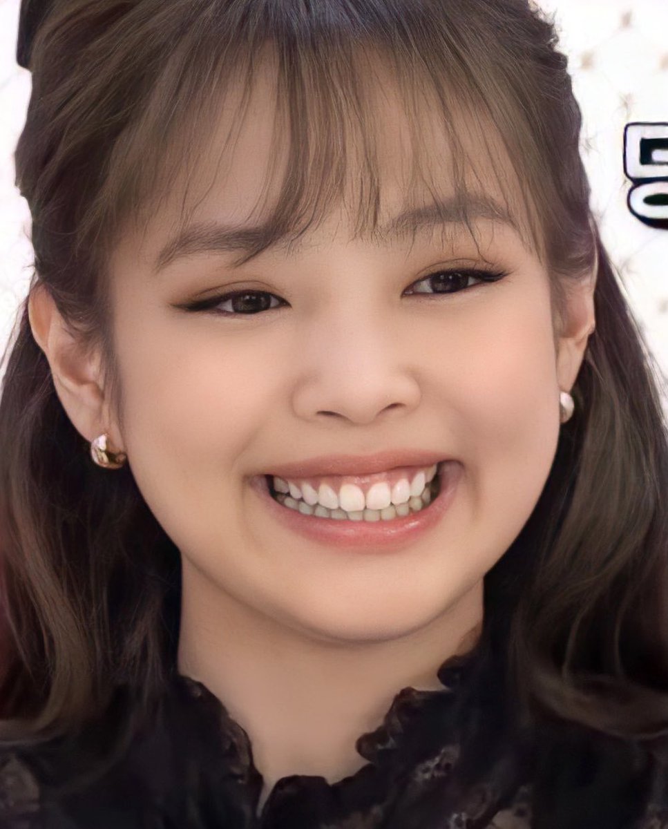 JENNIE KIM AND HER GUMMY SMILE A THREAD: