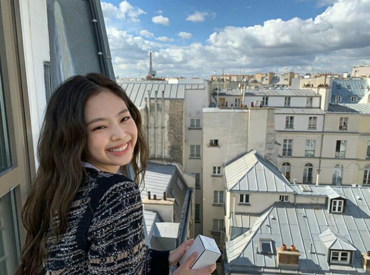 JENNIE KIM AND HER GUMMY SMILE A THREAD: