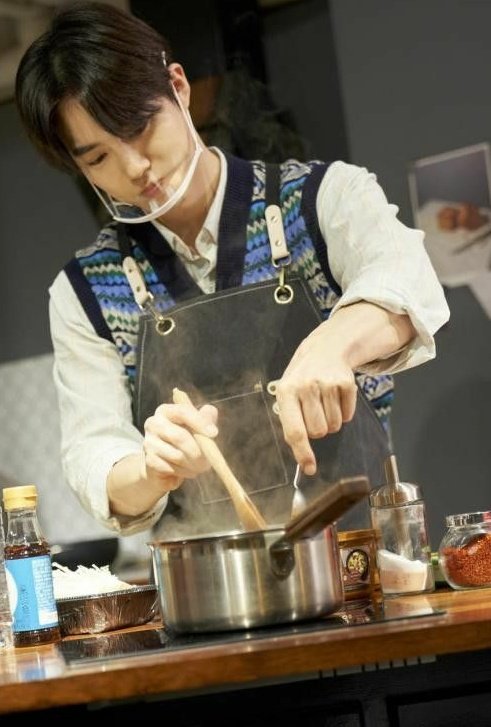 Radiates the same energy 