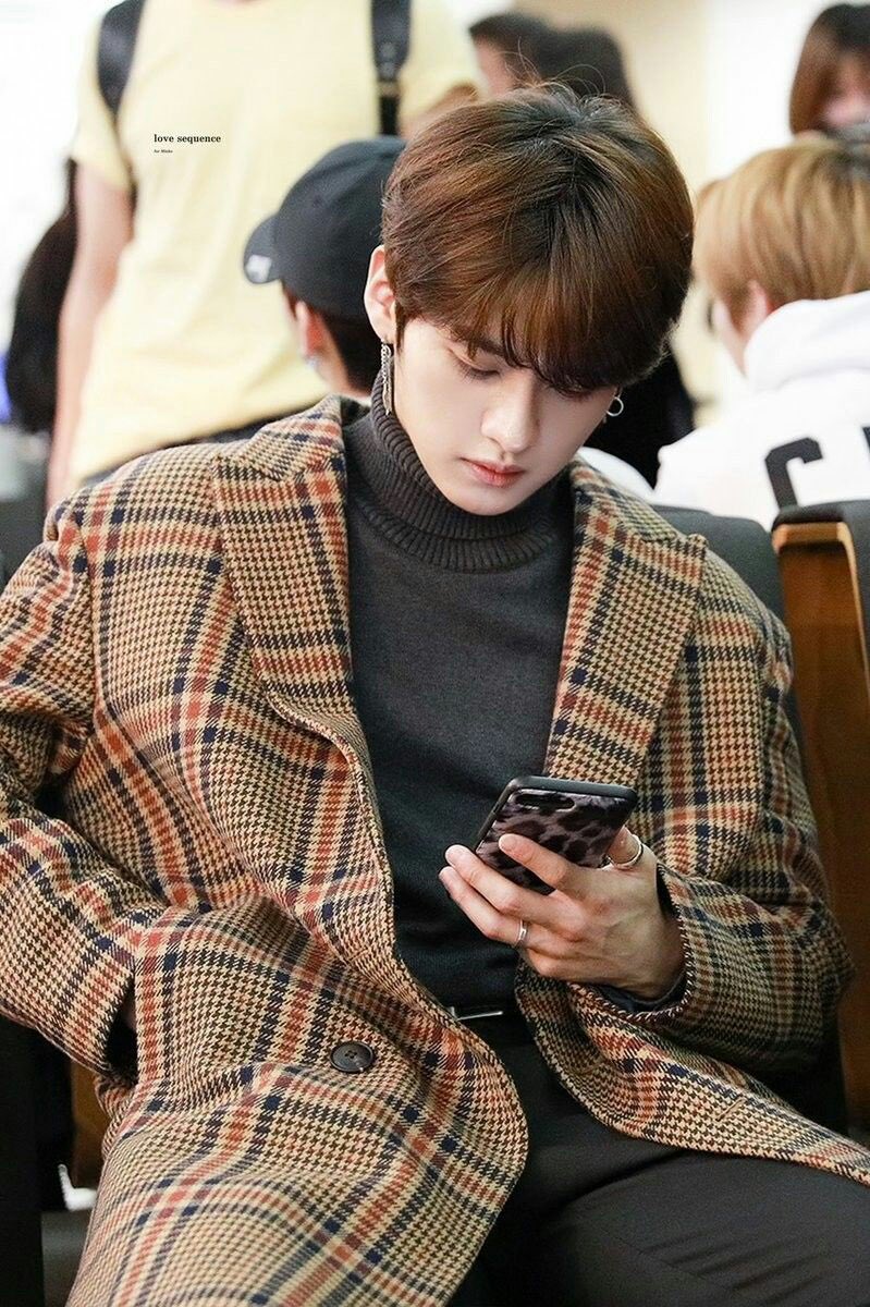 “who in kpop" but it’s actually  #STRAYKIDS — a thread