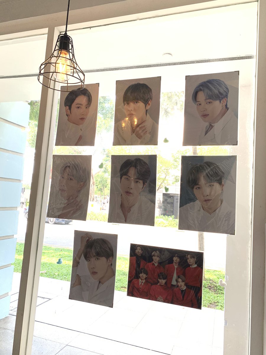 sqrdiary's tweet photo. thank you @BTSTAR1306 for hosting this event !! the decorations are super pretty and cutee . the cupsleeve and gifts are pretty too !! 🥺💗💗
#BTSTAR1306 https://t.co/GDdvha4huK