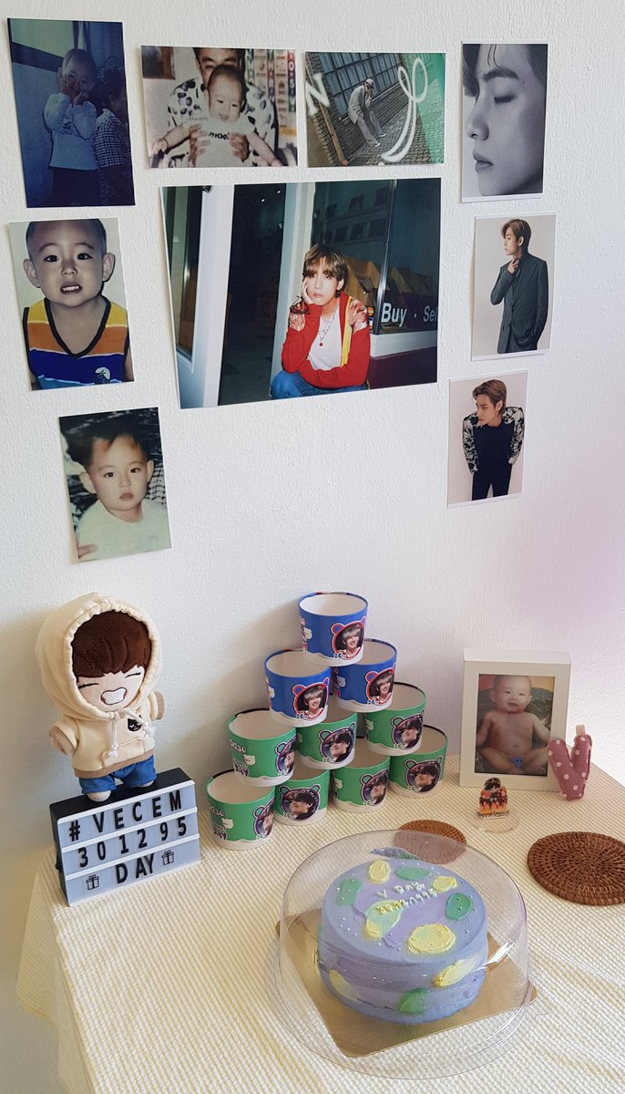 NESpiglet20's tweet photo. #VecemDay
จัด cafe'ได้น่ารักมาก การดูแลจากทีมงานก็ดีมากเช่นกัน ในเฟ่มีหลายมุมที่น่ารักมากกกกก ชอบมากเลยค่ะ🐻💜
#HappyTaehyungDay #V26thAnniversary #HappyVDay
#HappyBirthdayTaehyung #TAEHYUNG𓃬 https://t.co/hSqhYgVqTp