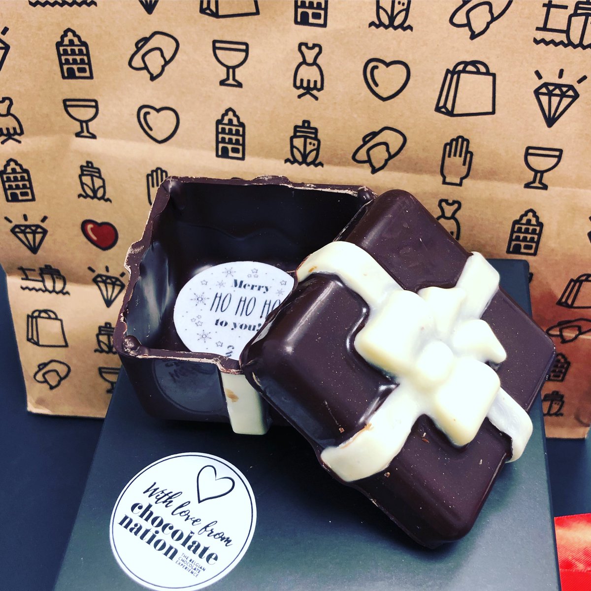 That kind of gifts that make you smile  🤗 Thanks to <a href="/Stad_Antwerpen/">Stad Antwerpen</a> #schepentoerisme &amp; Chocolate Nation for this wonderful creation 🤩