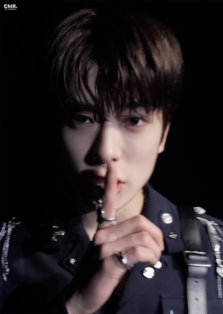 JYOFEED's tweet photo. #JAEHYUN opening for BOSS https://t.co/zSMhONXEjR