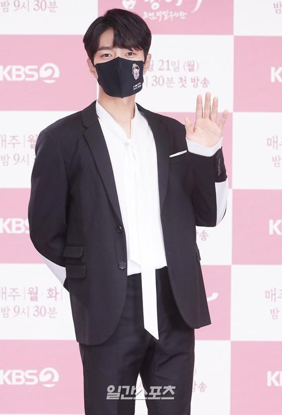 theseoulstory's tweet photo. Kim Myung Soo to enlist in the Marine Corps in February 2021

Source: https://t.co/ttat1xaIfx https://t.co/mG0iGctqW8