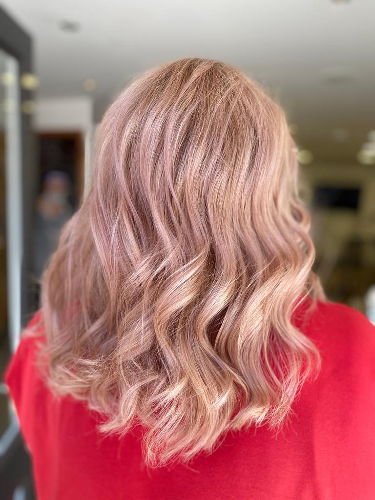 We hope that you all had a wonderful Christmas ❤️🥳🎄

It may be the holidays but the work doesn't stop at Janet Maitland Hair Excellence 🥳

Hair by @eleanorbell_hair 🤩

#apassionforhair #hairoftheday #hairinspo #hairstylist #janetmaitlandhairexcellence