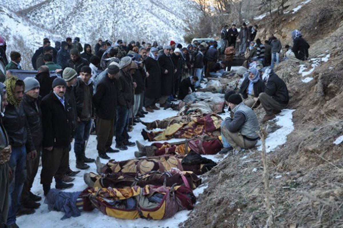 IlkhaAgency's tweet image. Today marks ninth years since the Roboski massacre in Turkey #Roboski #RoboskiMassacre #Uludere #Sırnak #RoboskiKatliami #Roboski9yilOldu
ilkha.com/english/analys…