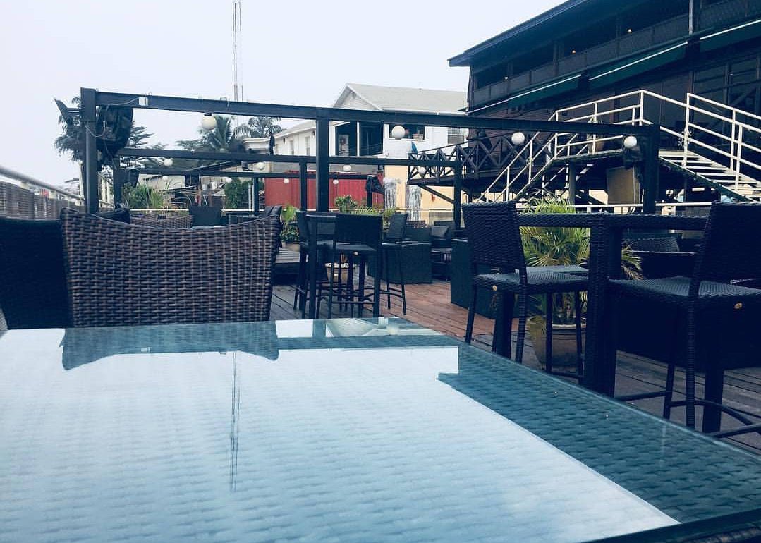 Sailors lounge - lekki Well if she's not the ONE just don't stress to take her here. The live band and the stand up comedy show is a great side attraction not to mention the sea breeze. It's quite expensive too so stack up your bread .