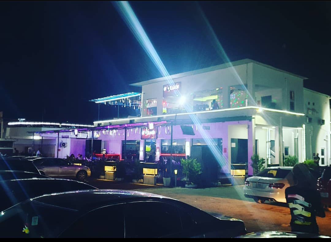 Folixx - Elegushi Lagos Well it's a multi purpose venue From the restaurant to the bar and if you love to party there's a club too. They also have virtual reality games and snooker boards. Definitely a nice hang out spot