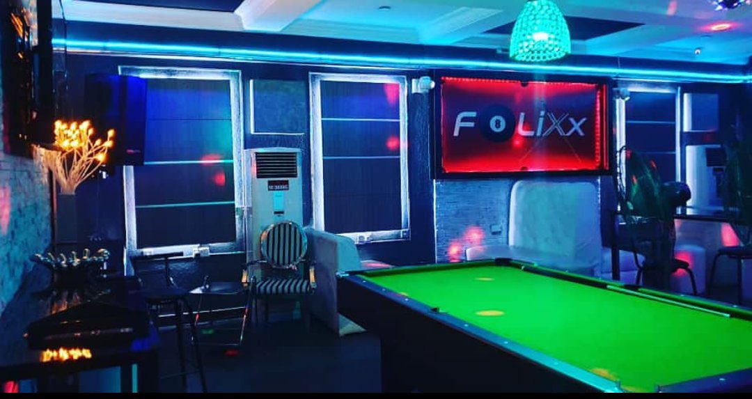 Folixx - Elegushi Lagos Well it's a multi purpose venue From the restaurant to the bar and if you love to party there's a club too. They also have virtual reality games and snooker boards. Definitely a nice hang out spot