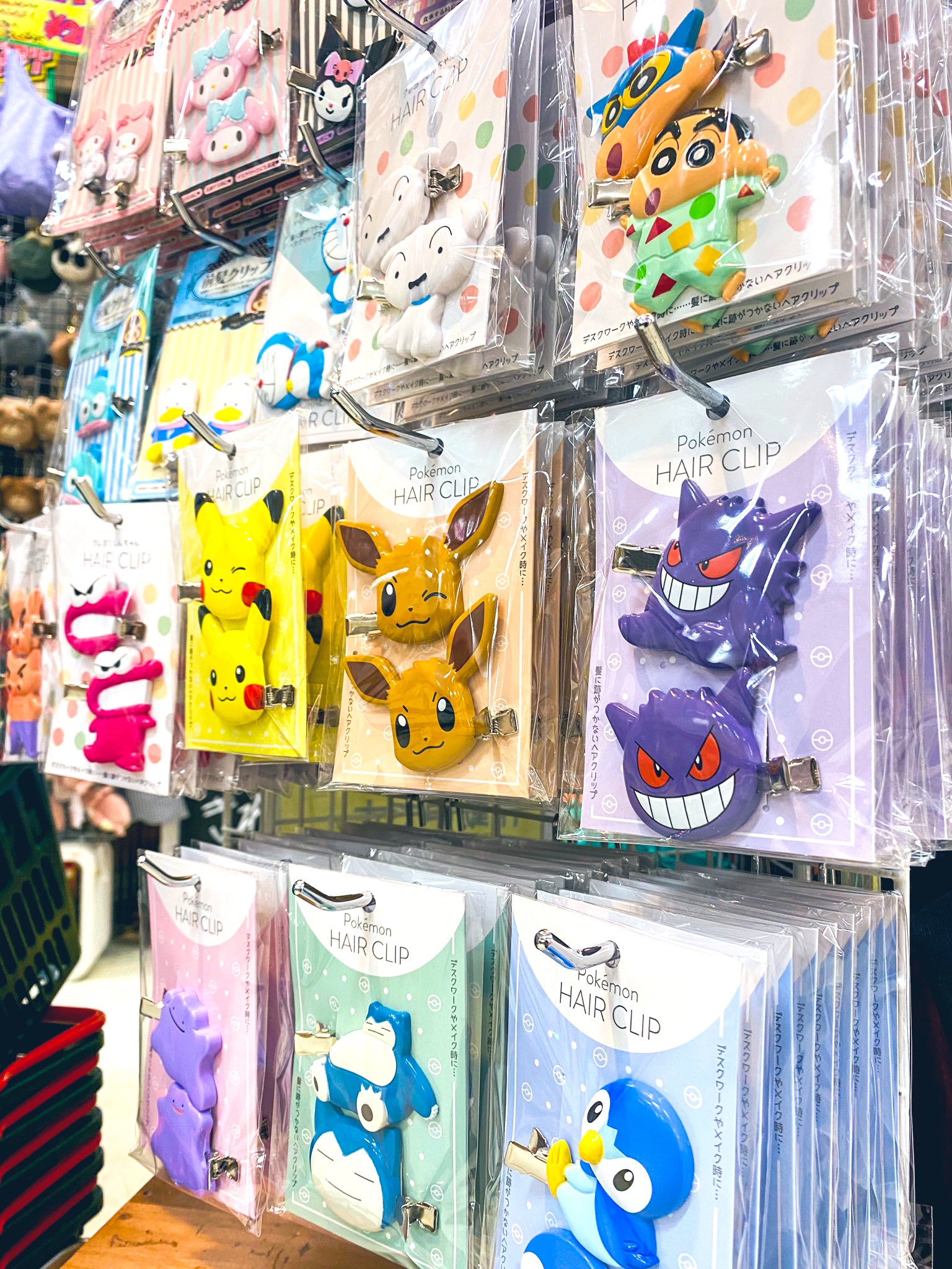 ヴィレッジヴァンガードイオン秋田中央 Pa Twitter ﾟ前髪クリップ新作登場 ﾟ 当店ではドラえもん クレヨンしんちゃん ポケモンが入荷しております コレは全種類揃えたいすぎる ﾟwﾟ ヴィレヴァン 前髪クリップ ヘアクリップ