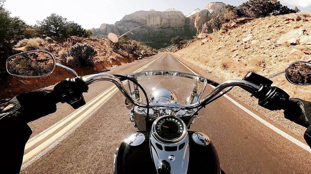 Holiday cruisin’ on a #HarleyDavidson #HeritageClassic.