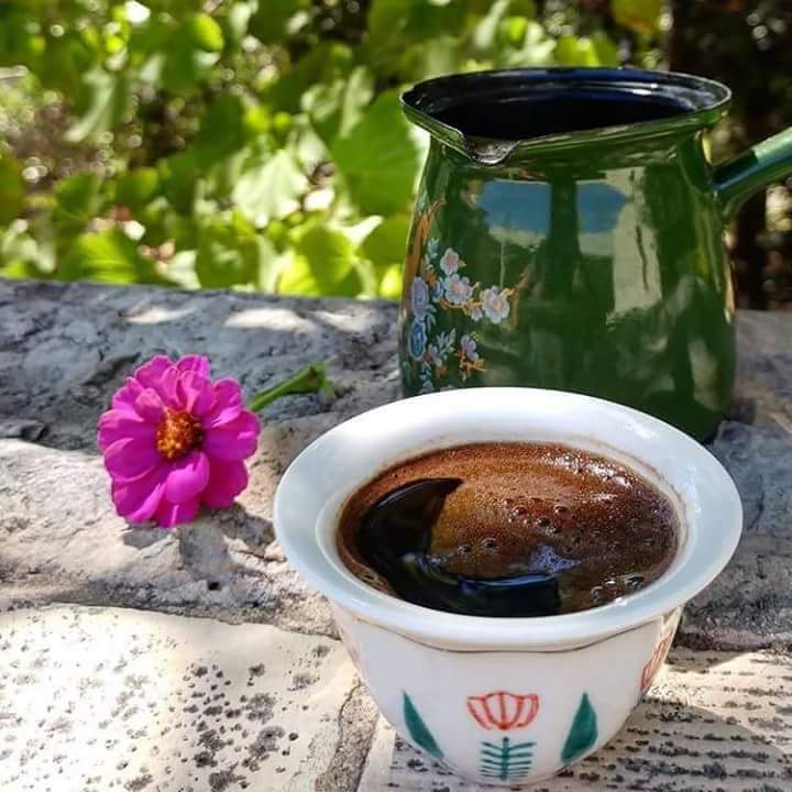 صباح السعادة
لا تدع صباحك يمُر بلا لحظة مُزهرة 
كـ رسالة ود لأحدهم 
أو كوب قهوة تعده لنفسك، بكل حب☕☕🍂