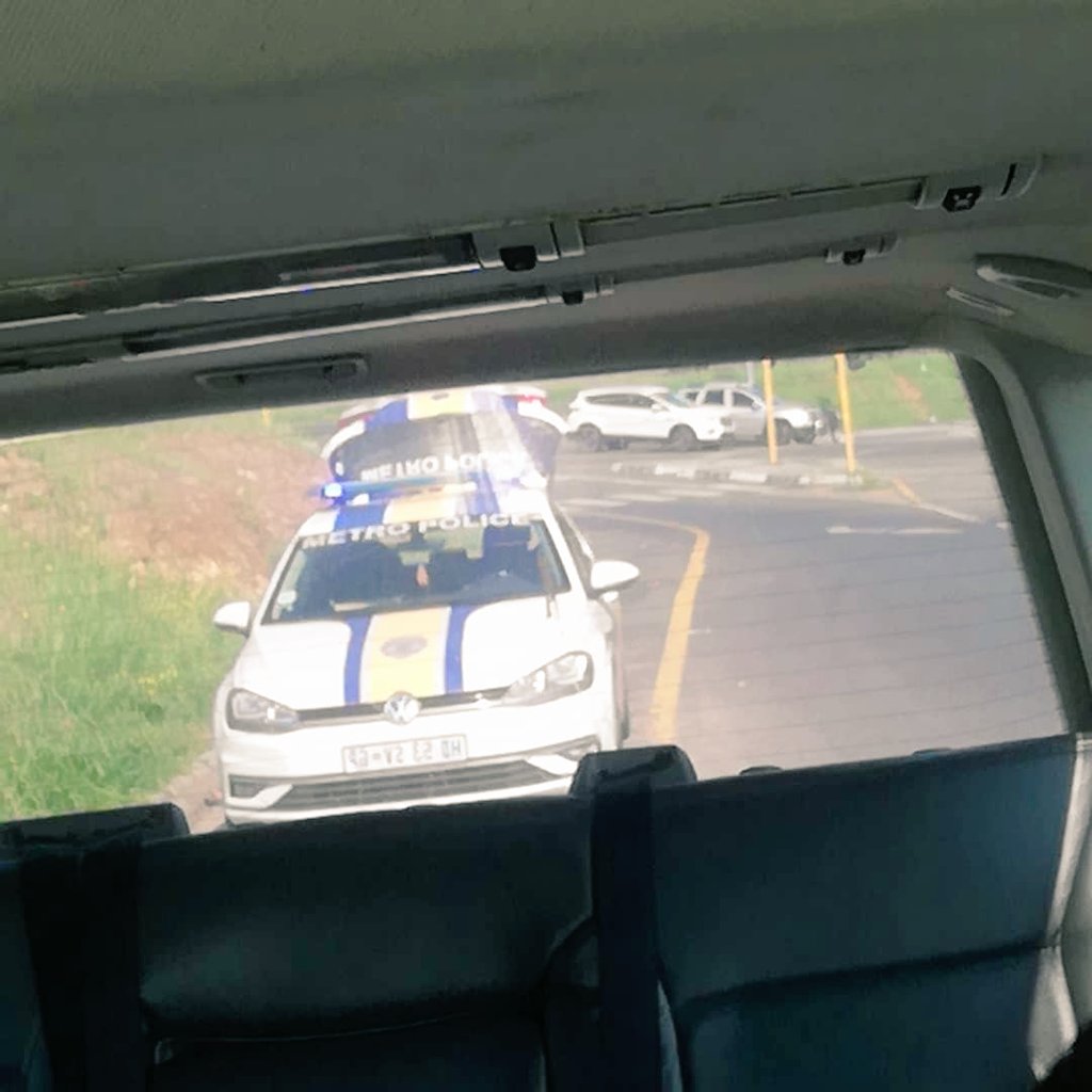 alexkunene's tweet photo. Just sold Mr R... A life policy while he's giving me a traffic fine and that's how I'll pay it. Thanks for pulling me over Mr R...

#IShortTheSherrifd https://t.co/LYwE2mRgYF