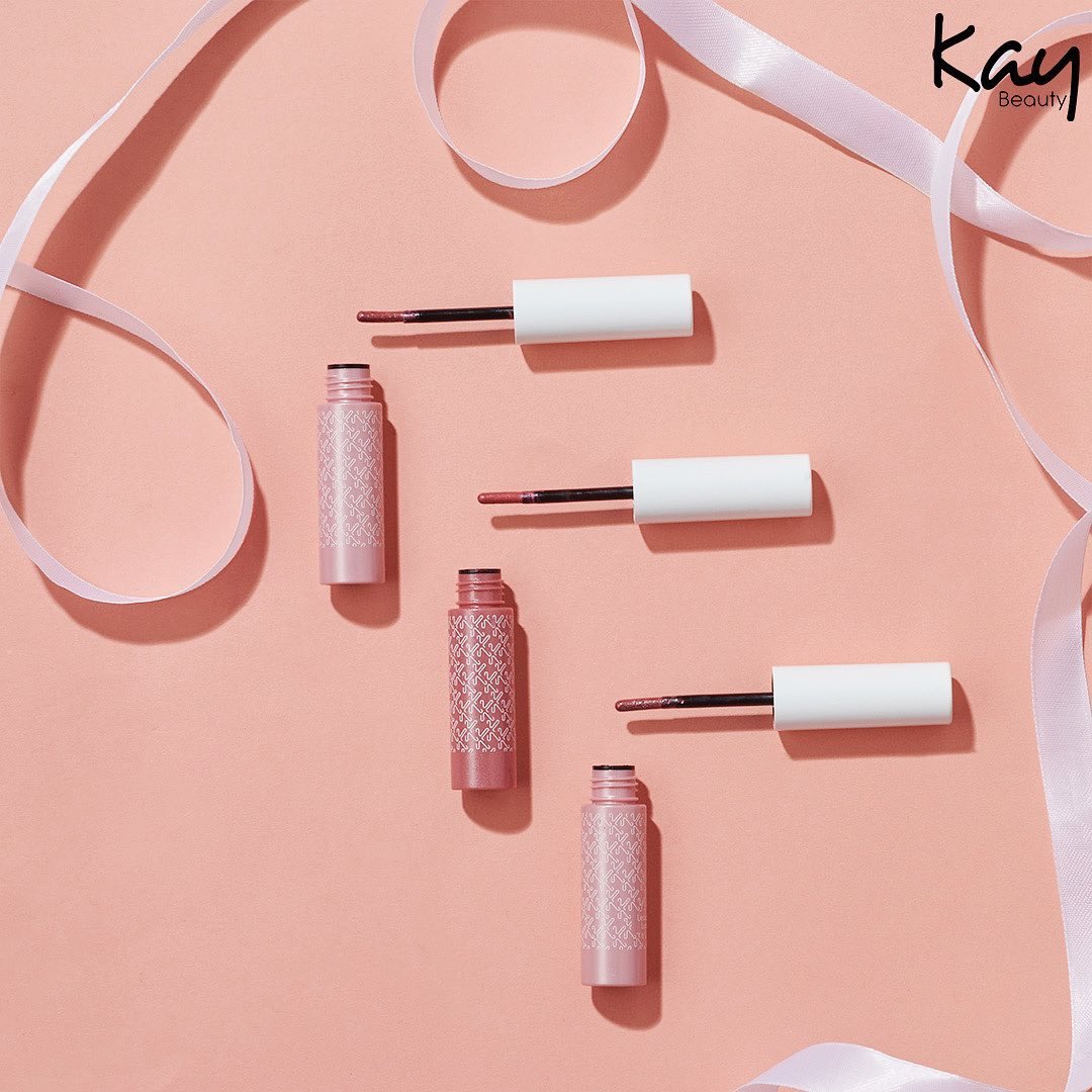 katrin_kay's tweet photo. Highlight ‘em lips like everybody’s watching!✨✨ 

This party season amp up your look with the Kay Beauty Lip topper 👄⚡️

// Exclusively available at https://t.co/cIzPKe7hnw // Tap to shop 👆🏻

#KayBeauty #KayByKatrina #MetallicLips #LipTopper #PartyLips
#KatrinaKaif https://t.co/YfhMfpUzJu