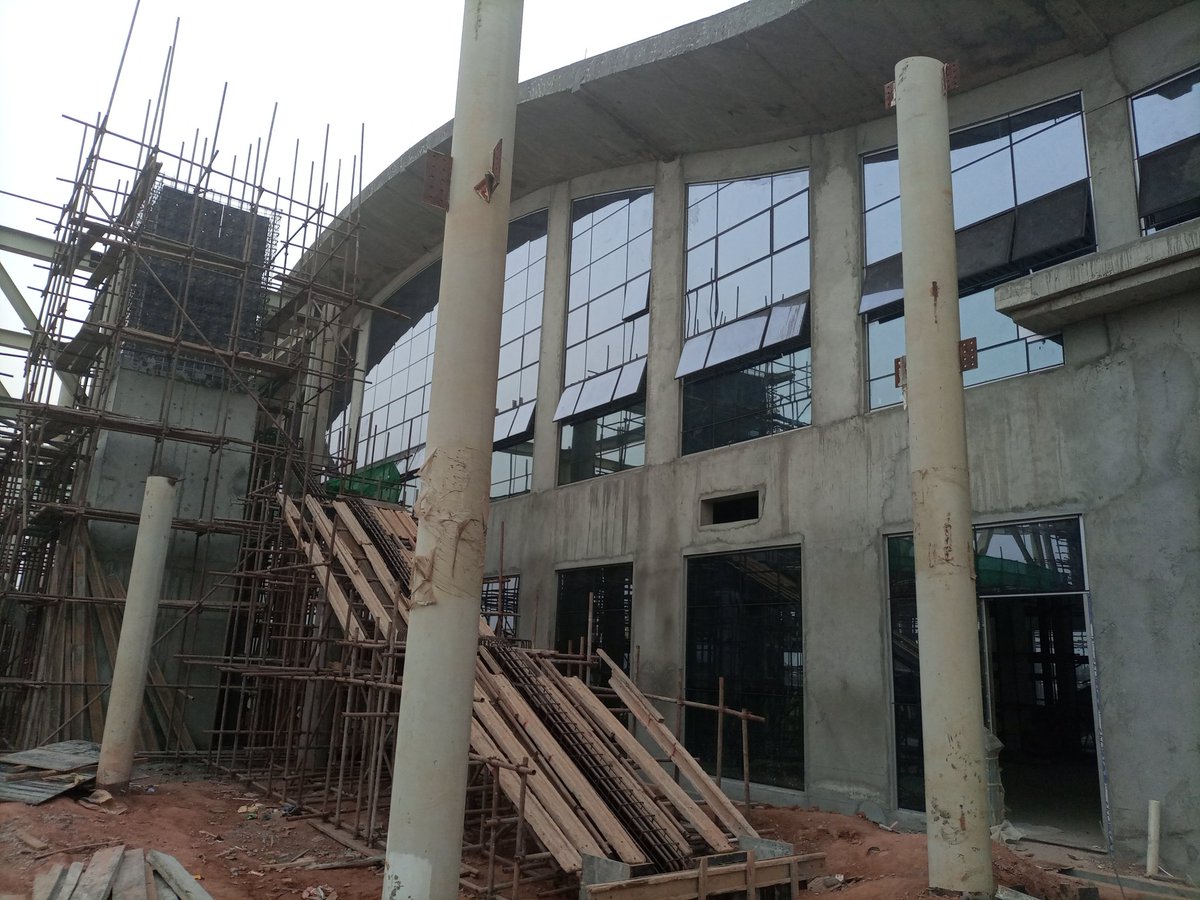 And so, this past Christmas eve, my son decided he was going to have a the Christmas cruise with his elder brother,  @Okizle in Lagos. I advisd him to take the train instead of a road trip and he agreed. To Moniya Station, Ibadan, we headed early in the morning. We got there early