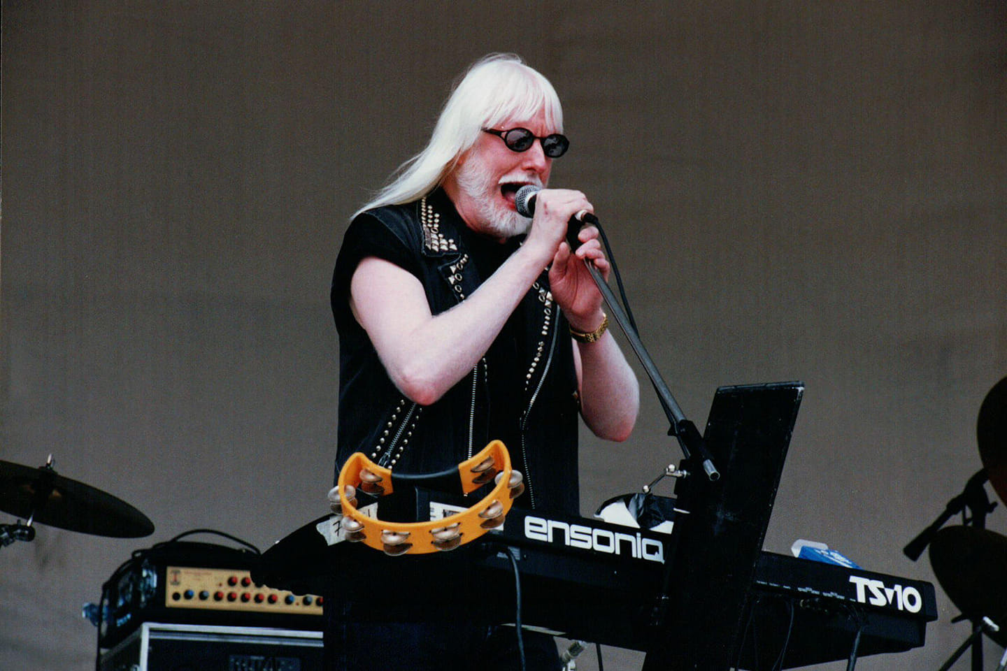 Happy birthday Edgar Winter
Born December 28, 1946. 