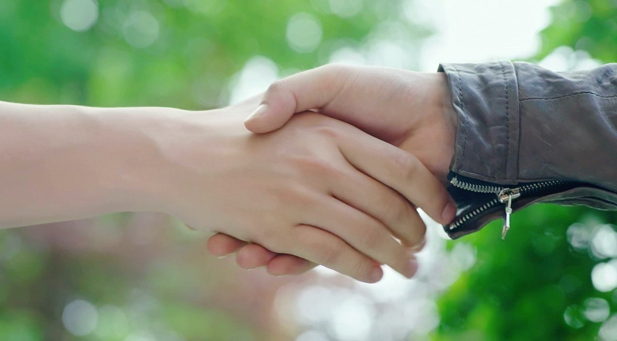 As he fell, his life flashed before his eyes, but only the recent parts of it were played out for him—and in the backdrop of it all, the echoes of a distant past telling of a love story that had bloomed through the ages into something beautiful. 𝘚𝘩𝘦𝘯 𝘞𝘦𝘪.
— Dichotomiae ch3