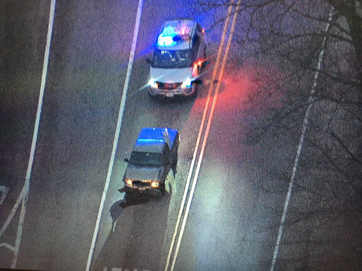 #LongGrove - pickup truck rear ended an SUV on Old McHenry at Rt 22. Truck is leaking some fluid. Left turn lane on SB Old McHenry is partially blocked.