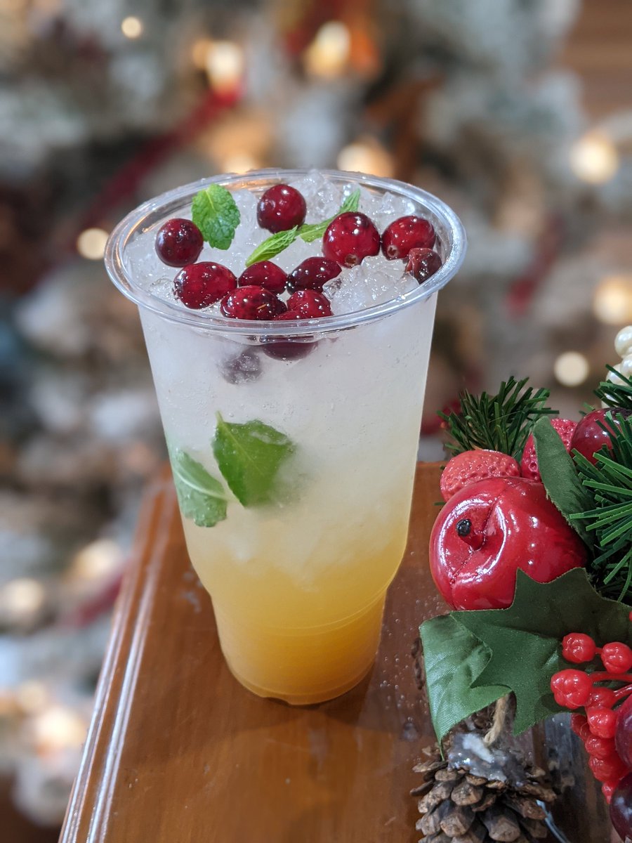 Sparkling Cranberry Mojito? 
Yes please!!