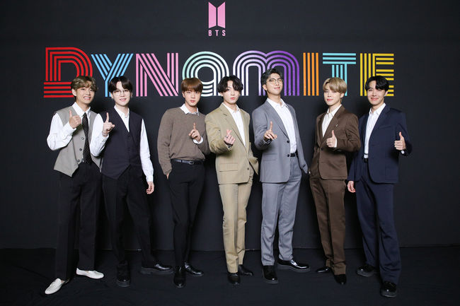 Korepoコレポ Bts 防弾少年団 Dynamite Mbcラジオ 韓国の流行歌紹介の最初の曲に 1月1日から毎日1曲ずつ紹介 T Co Uqiugwhufr