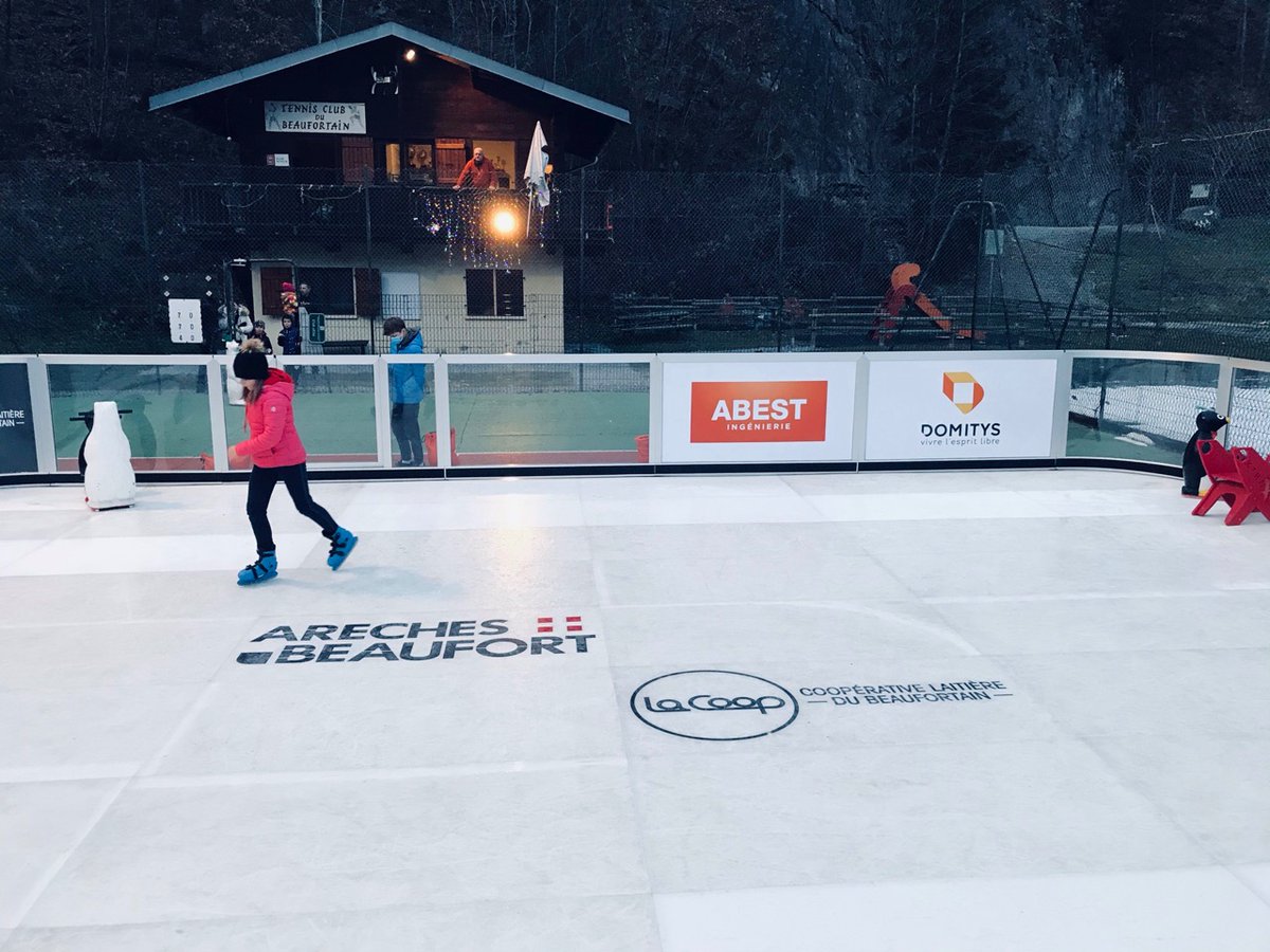 ⛸ La #patinoire synthétique de Beaufort vous permet de partager une activité en extérieur, en famille, quelque soit le niveau de chacun ❄️

📍 Tennis Club Du Beaufortain

🗓️ Tous les jours de 1⃣5⃣h à 1⃣8⃣h3⃣0⃣, sauf le 1er janvier

🏷 Enfant : 5€ Adulte : 7€