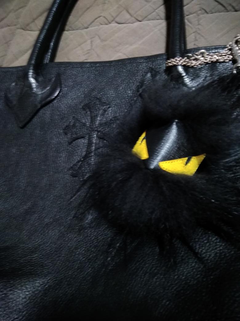 シュウ テイマーバトルでこの鞄 チャームを使用してる男子がいたら私ですので気軽に声かけてくれたら嬉しいです笑 デジモンでも まっくろくろすけでもないmonster クロムハーツ フェンディ モンスター まっくろくろすけ となりのトトロ 無駄に高い