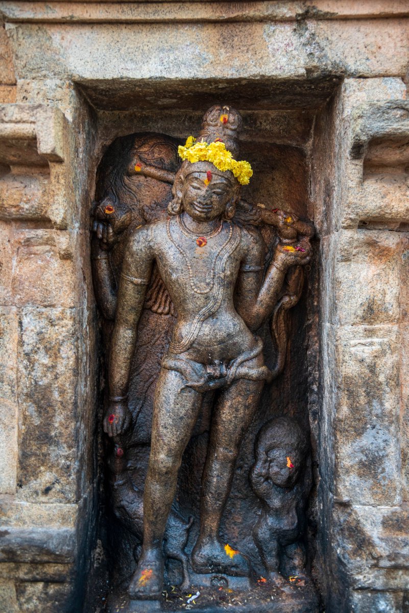 Temple's main Deity Lord Shiva is named "Kailayamudaiyar".Temple's outerwall has beautiful sculptures of manifestation of Lord Shiva, Bikshadana & Dakshinamurthy, Vishnu, Brahma & Vishnu Durga!Dakshinamurthy sculpture is completely in a decapitated state!