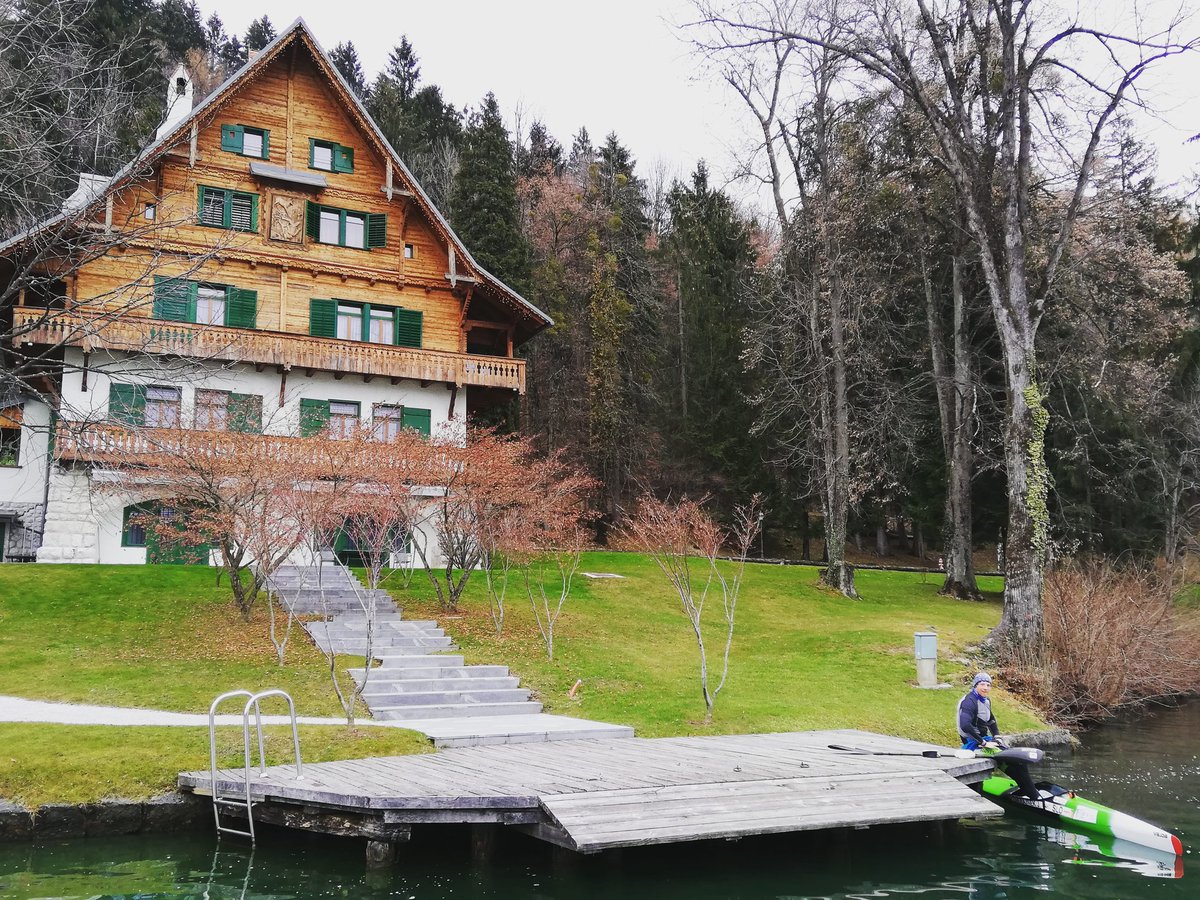 TrainInParadise's tweet photo. It is nice to paddle home for Christmas 🛶☃️❄️🌲
➡️#TiP #TrainingInParadise #traininginparadise #trainingparadise #onlinecoaching #techniqueanalytics #paddlingclinic #trainingcamp
➡️#TechniqueTiP #TrainingTiP #paddleprecision #BlockZero
➡️#ICF #ICFsprint #ICFcanoe https://t.co/ojlncJQuyz